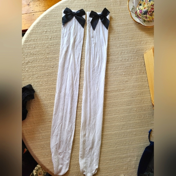 Thigh-high Bow Stockings & Crotchless Panties by Sofishie (Size: S) - Picture 5 of 6